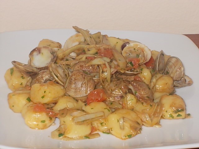 Gnocchi con carciofi e vongole