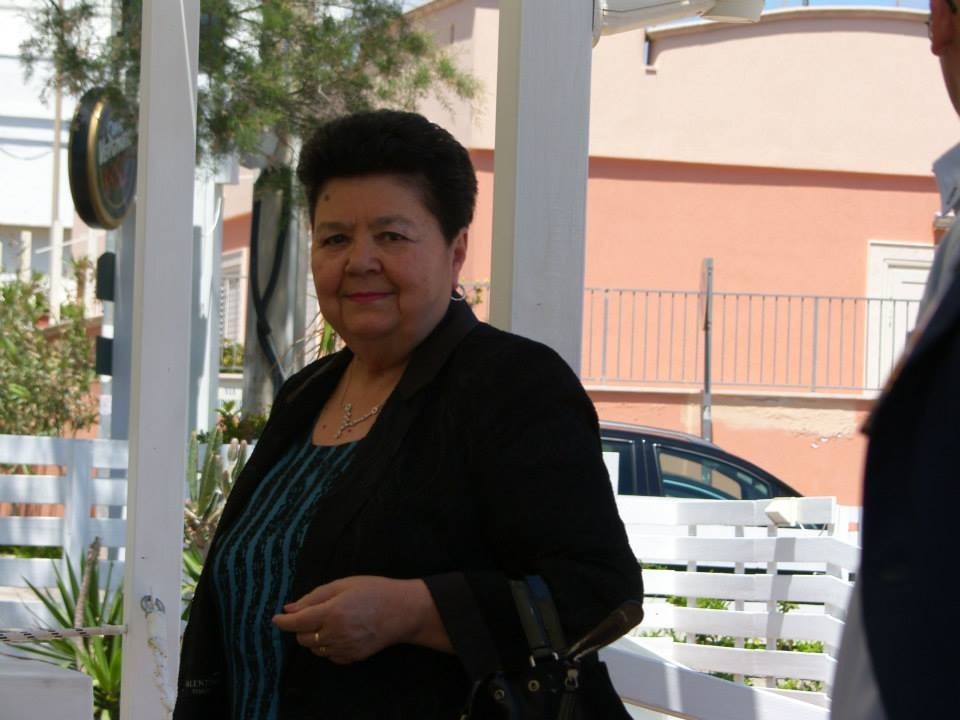 Maestra Rosa, la sarta dei santi