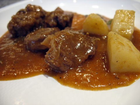 Spezzatino di carne a Km zero con patate - Panna cotta al caramello