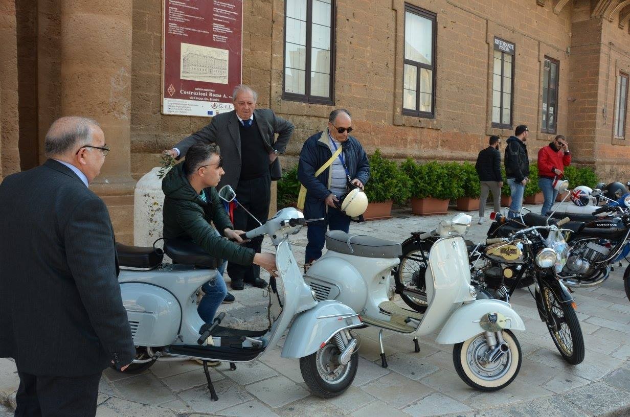 Auto e moto d'epoca invadono Manduria TUTTE LE IMMAGINI