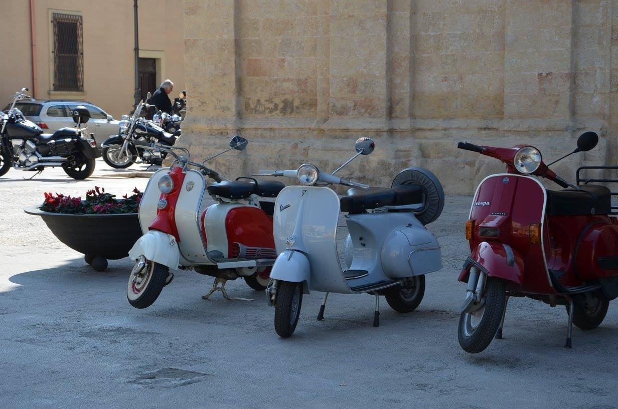 Auto e moto d'epoca invadono Manduria TUTTE LE IMMAGINI