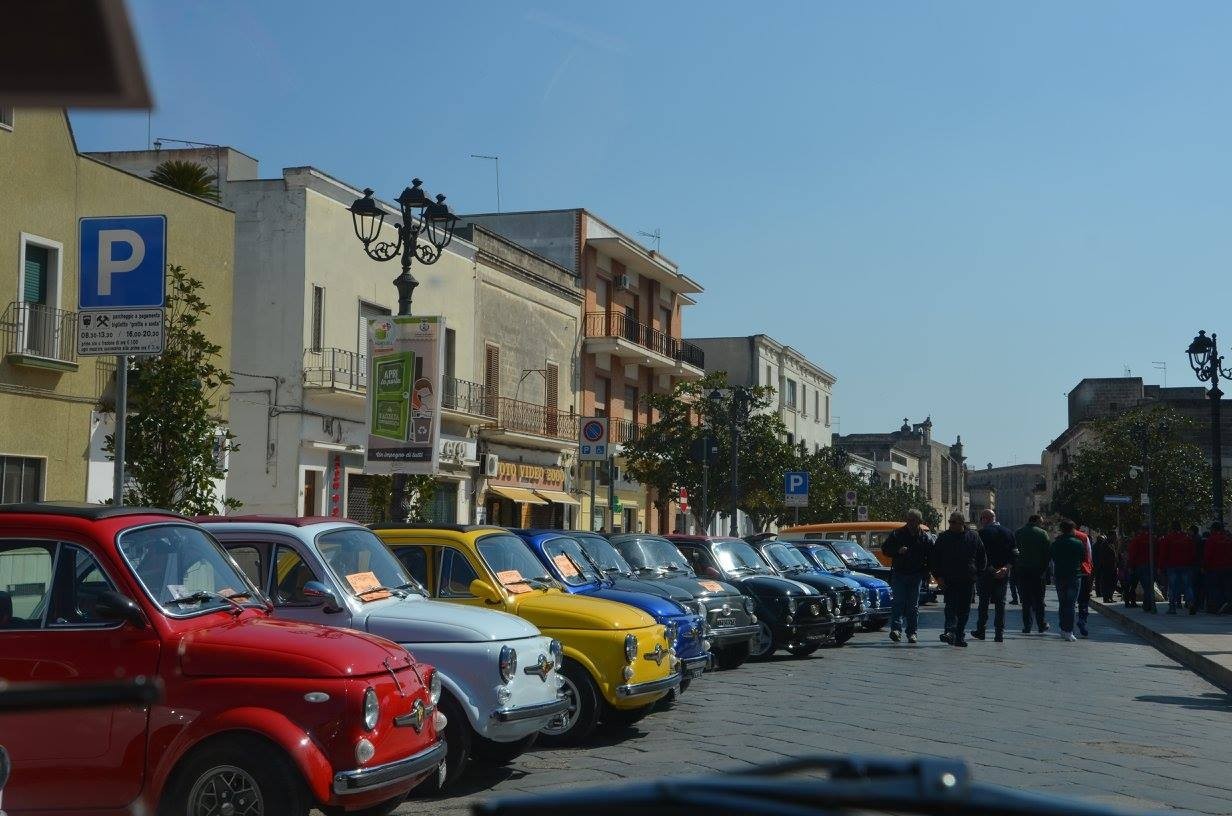 Auto e moto d'epoca invadono Manduria TUTTE LE IMMAGINI