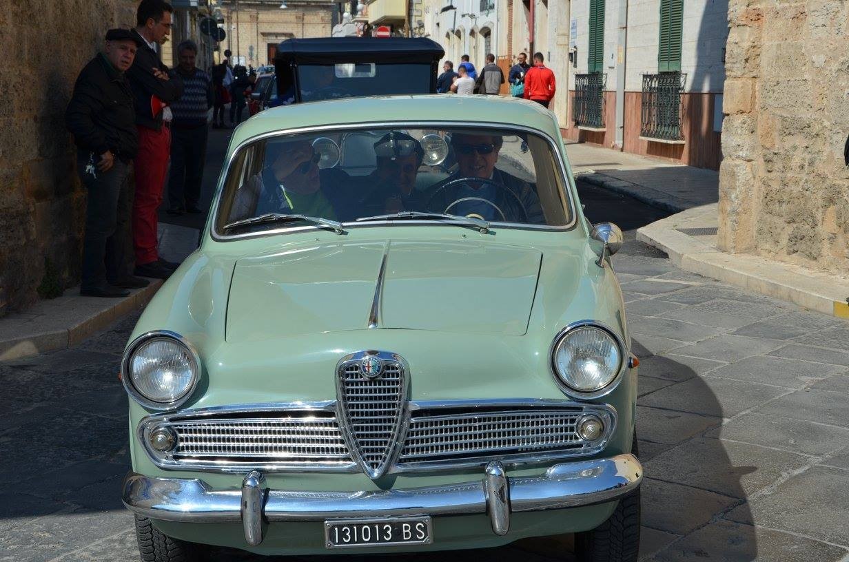 Auto e moto d'epoca invadono Manduria TUTTE LE IMMAGINI