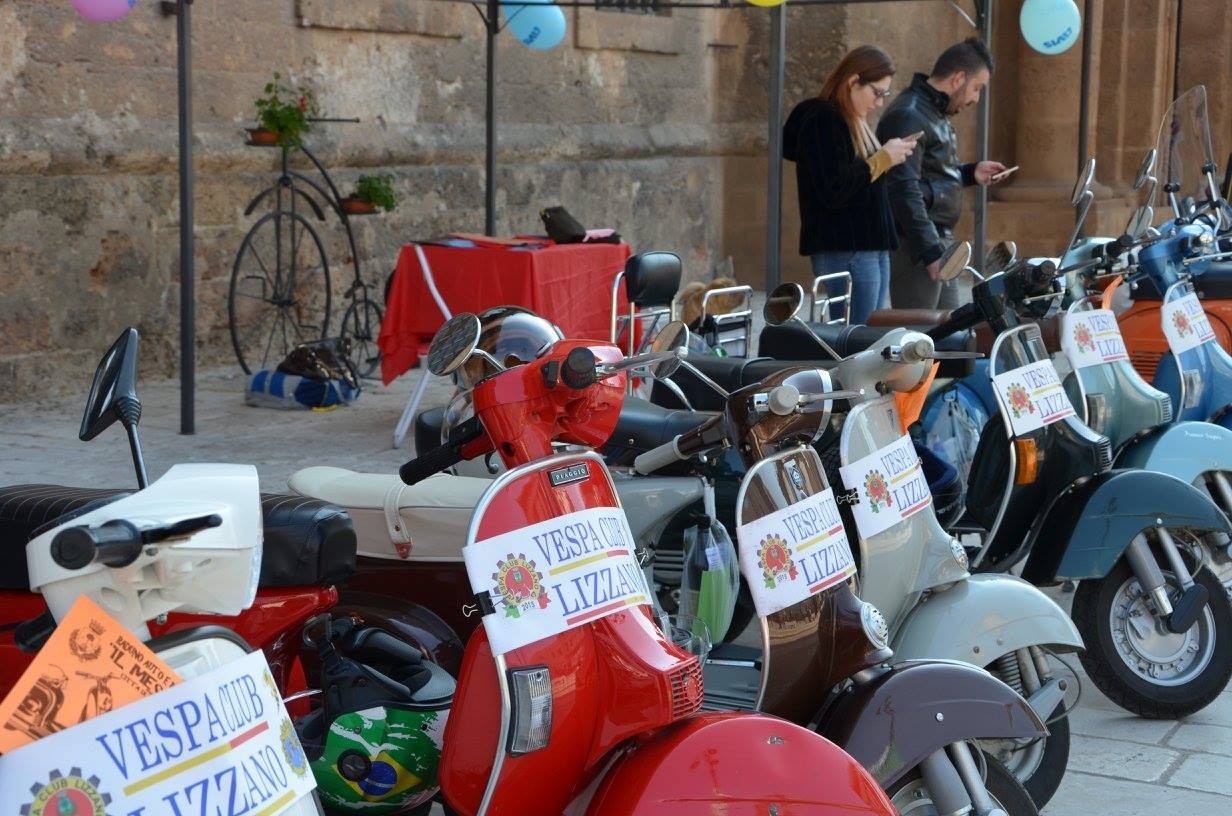 Auto e moto d'epoca invadono Manduria TUTTE LE IMMAGINI