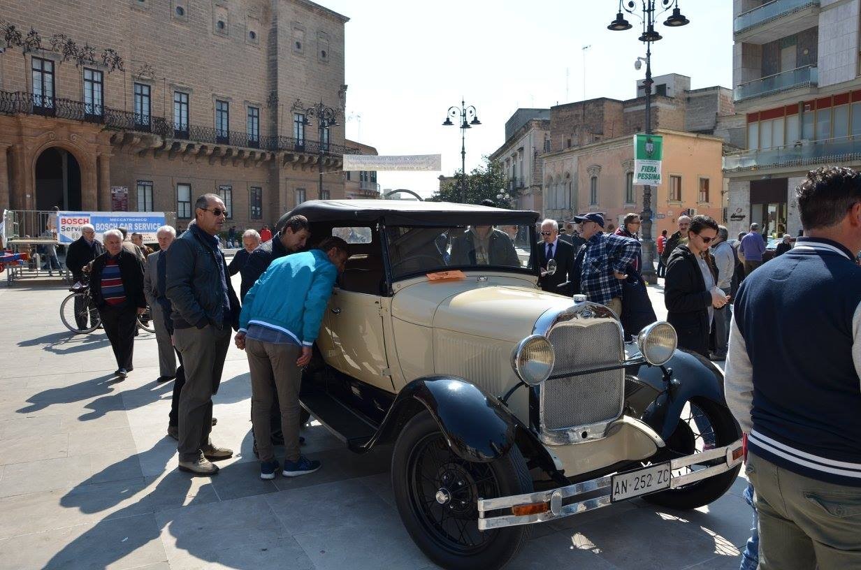 Auto e moto d'epoca invadono Manduria TUTTE LE IMMAGINI