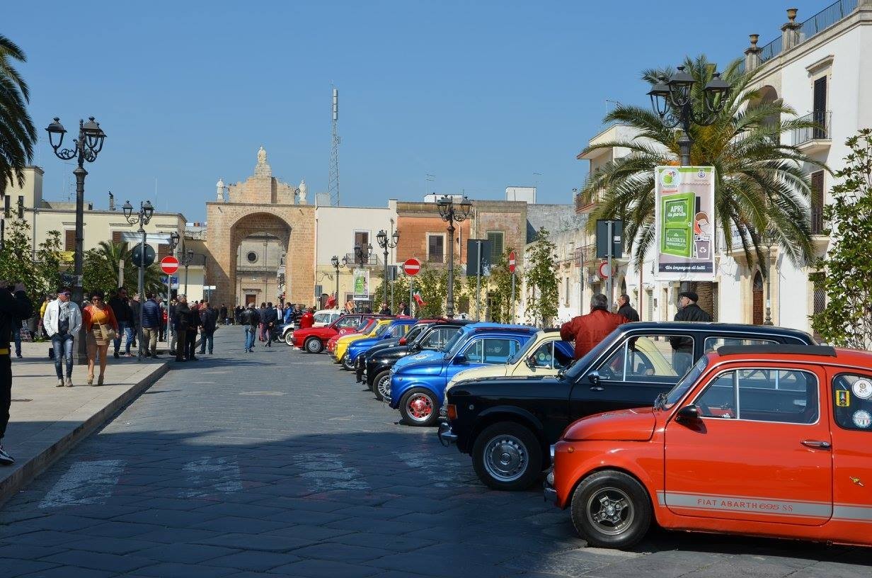 Auto e moto d'epoca invadono Manduria TUTTE LE IMMAGINI