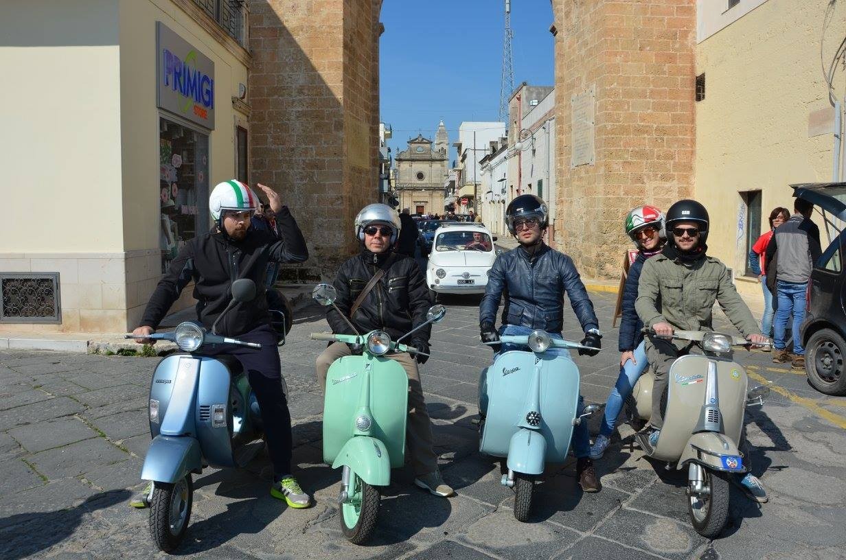 Auto e moto d'epoca invadono Manduria TUTTE LE IMMAGINI
