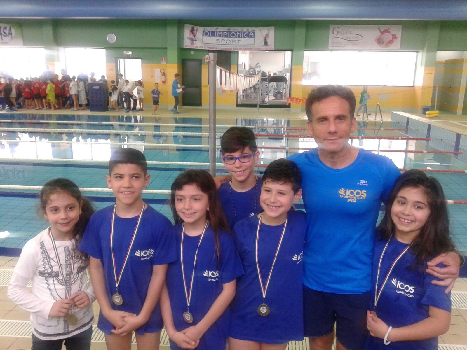 I piccoli campioni di nuoto manduriani sorpassano tutti in piscina