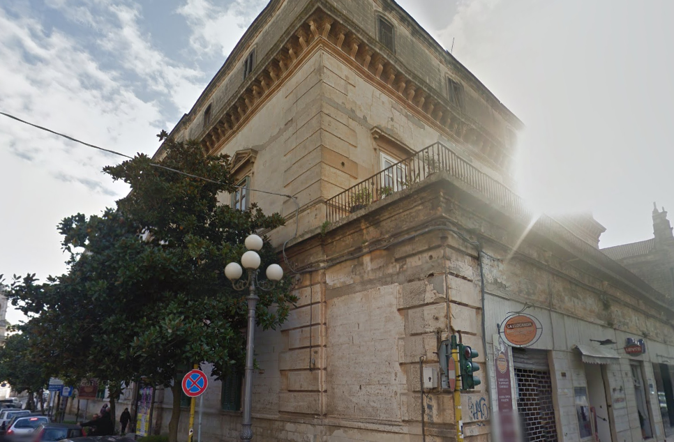 Pericolo di crollo per il palazzo Pasanisi